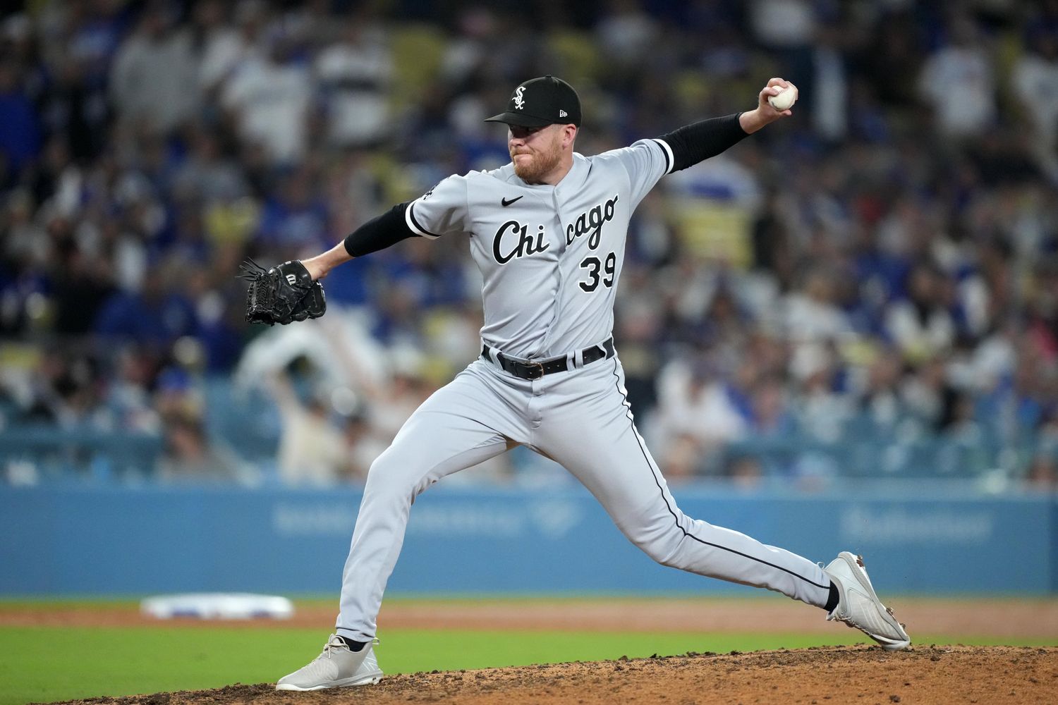 Jun 15, 2023; Los Angeles, California, USA; Chicago White Sox relief pitcher Aaron Bummer (39) throws in the 10th inning against the Los Angeles Dodgers at Dodger Stadium.